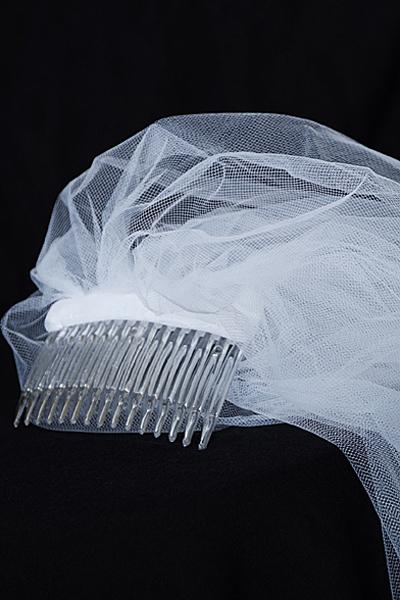 http://kidsdreamus.com/cdn/shop/products/accessories-comb-veil-1.jpg?v=1634761812