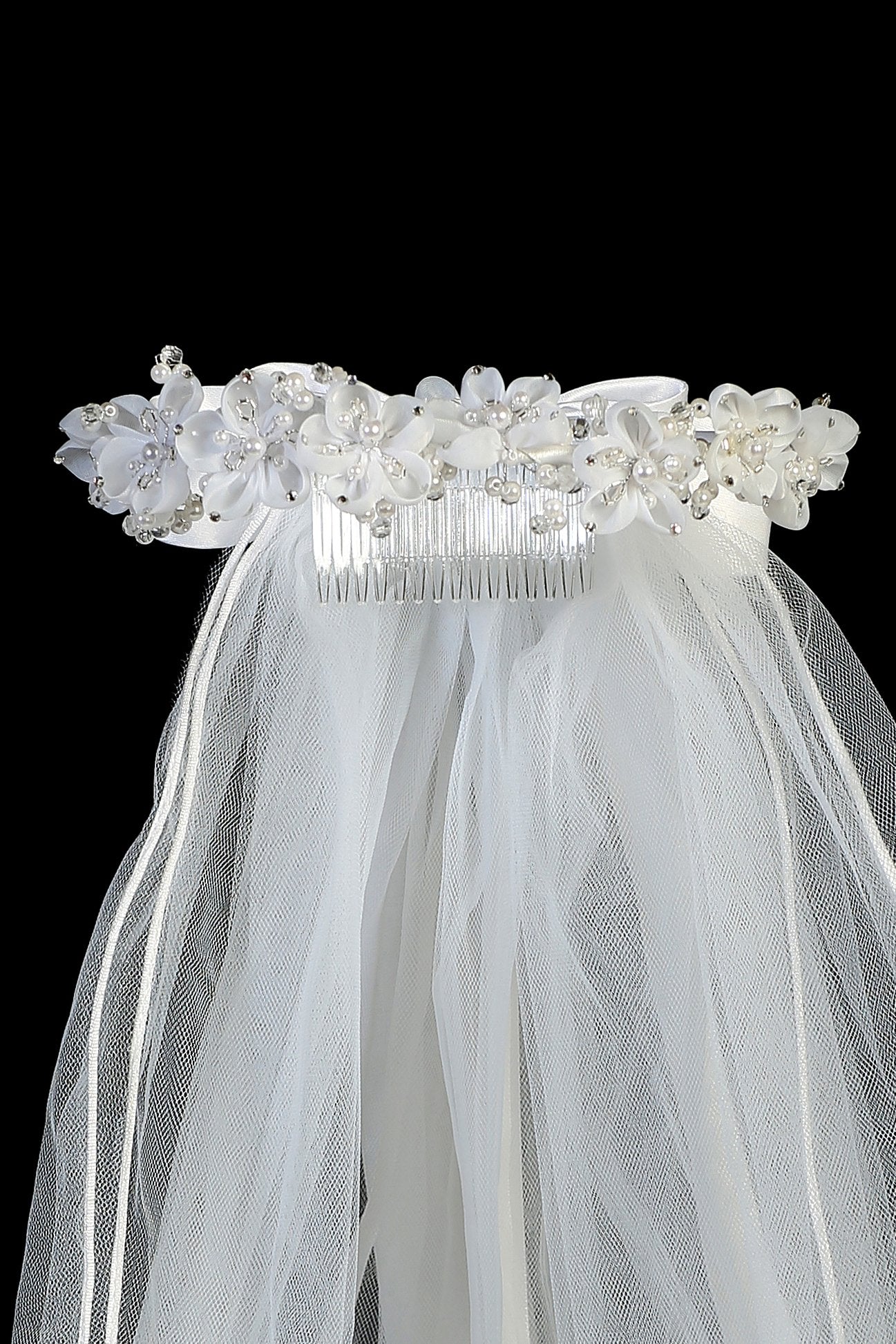 https://kidsdreamus.com/cdn/shop/products/accessories-white-flower-pearl-veil-3.jpg?v=1634764366&width=1445